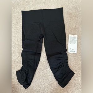 Lululemon In the Flow crop size 4 dark grey heather